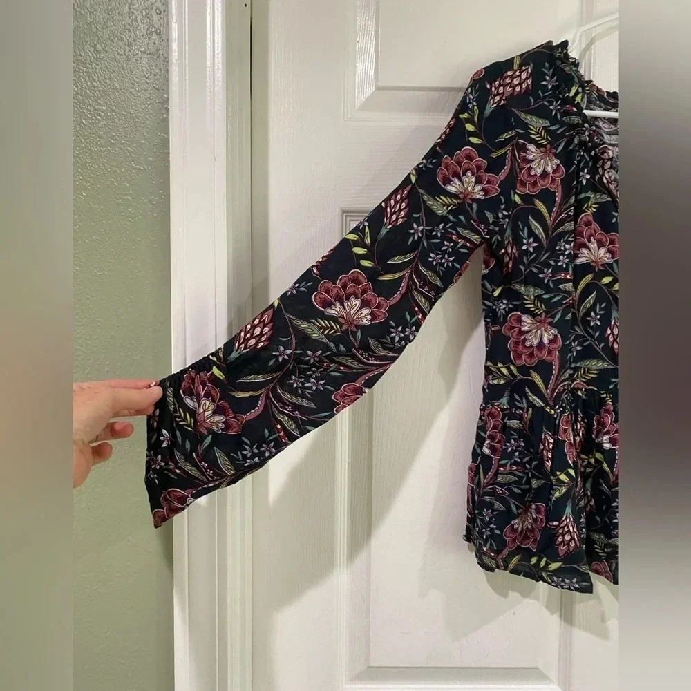 William Rast Black Purple Floral Tie Front Peasant  Blouse Ruched Sleeve Size XS - Picture 2 of 10